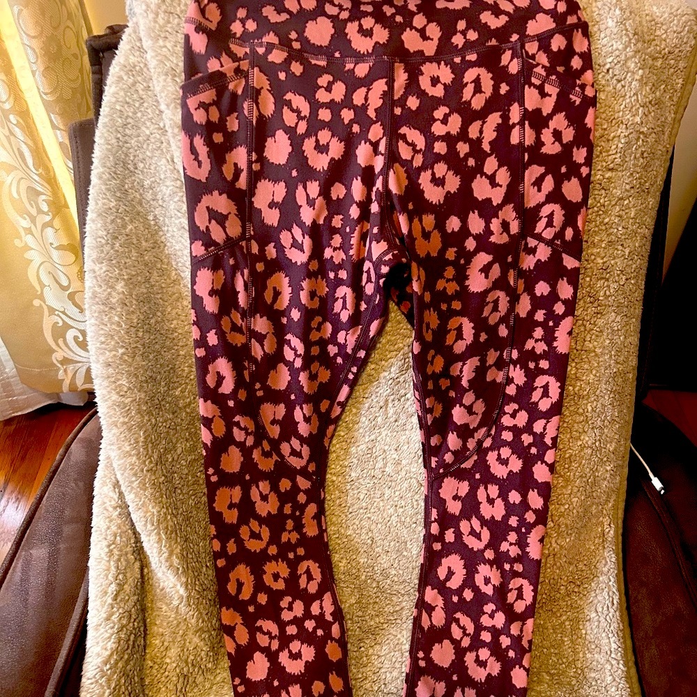 RAE DUNN Women’s leggings animal print size Medium
